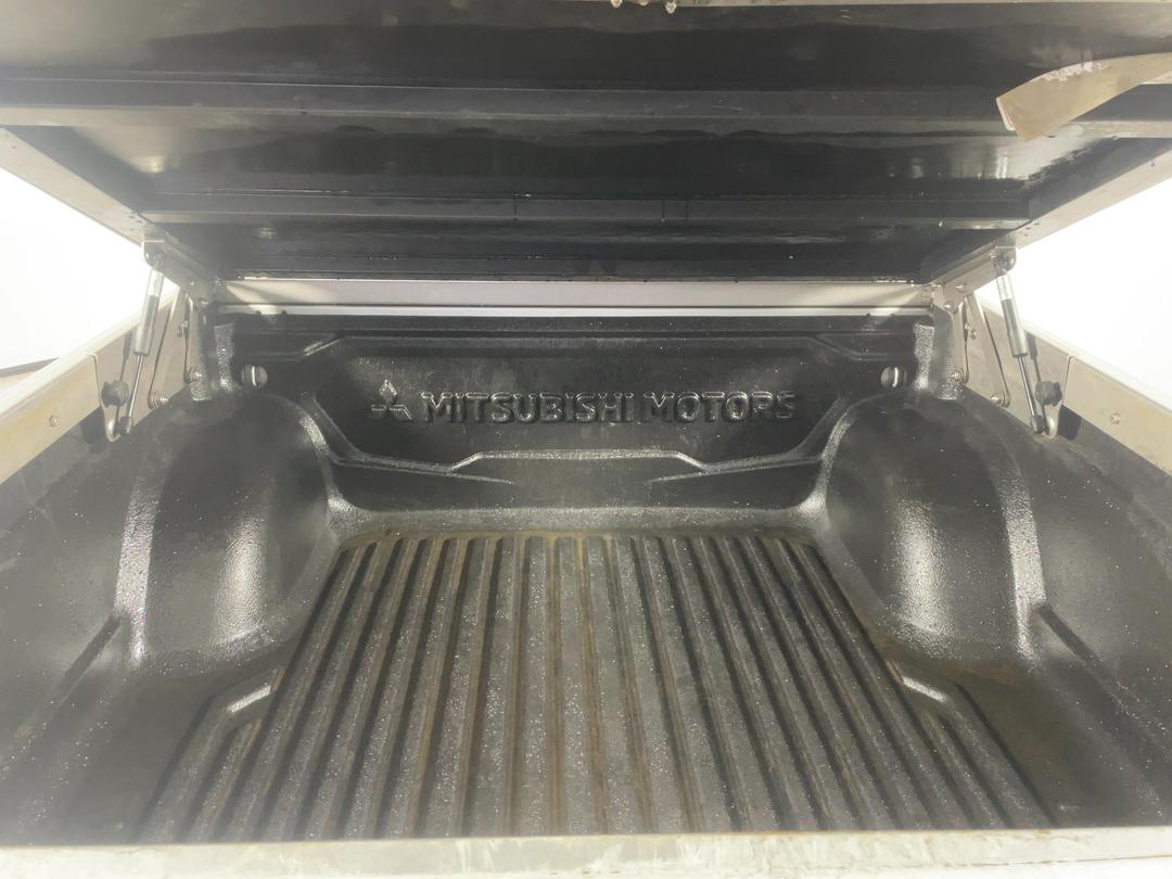 Photo '14' of Mitsubishi Triton