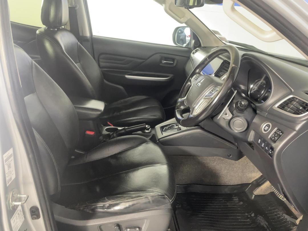 Photo '16' of Mitsubishi Triton
