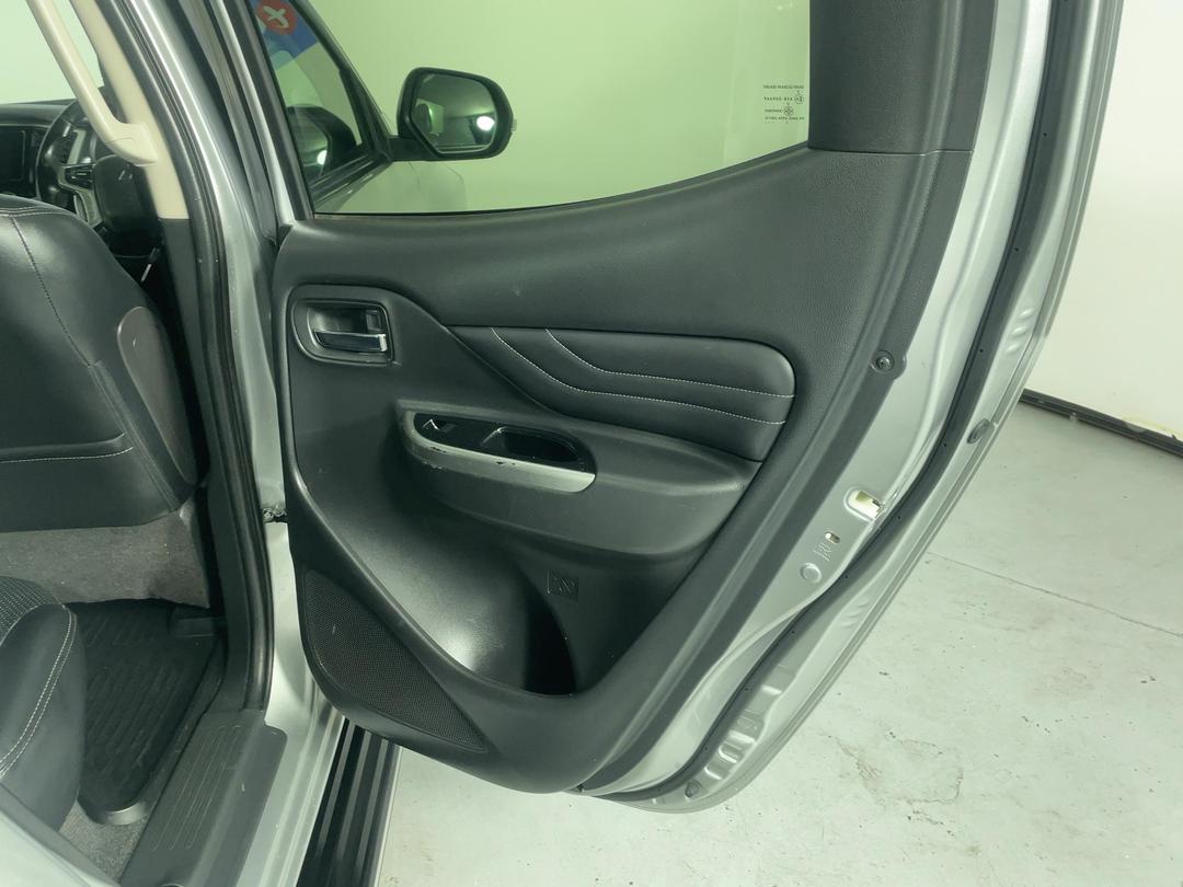 Photo '19' of Mitsubishi Triton