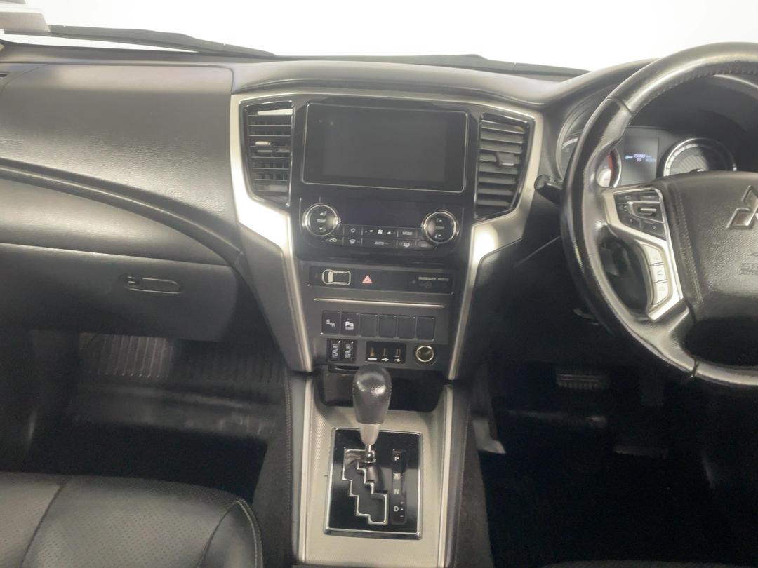 Photo '18' of Mitsubishi Triton