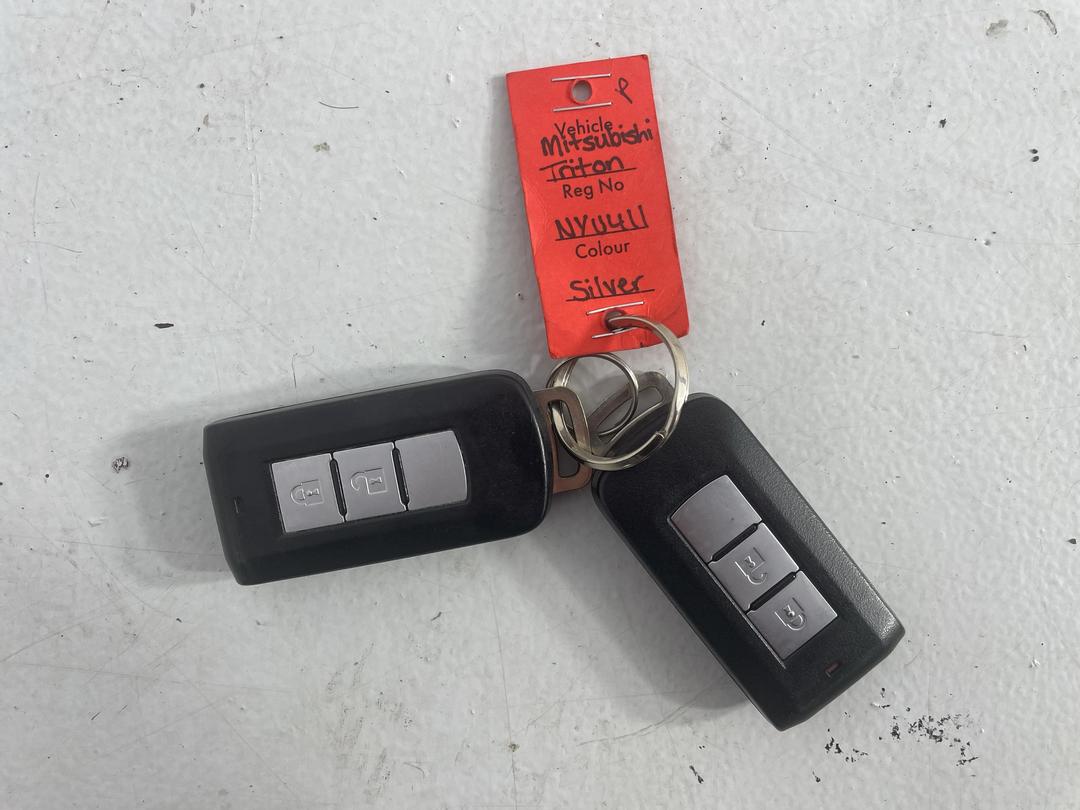 Photo '22' of Mitsubishi Triton