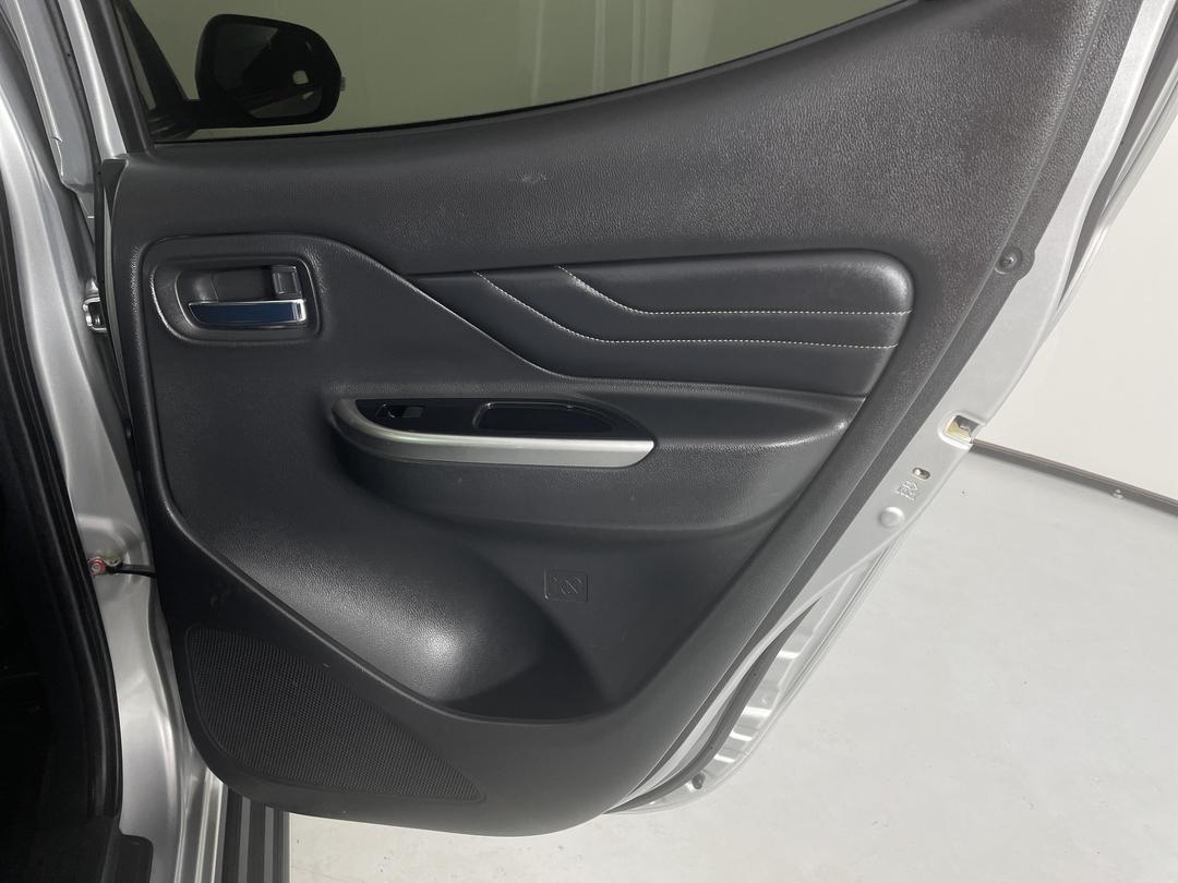 Photo '19' of Mitsubishi Triton