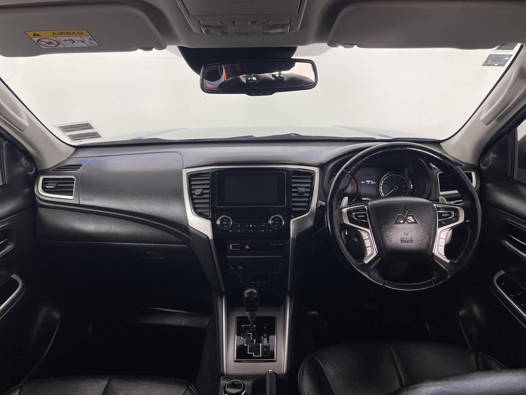 Photo '17' of Mitsubishi Triton