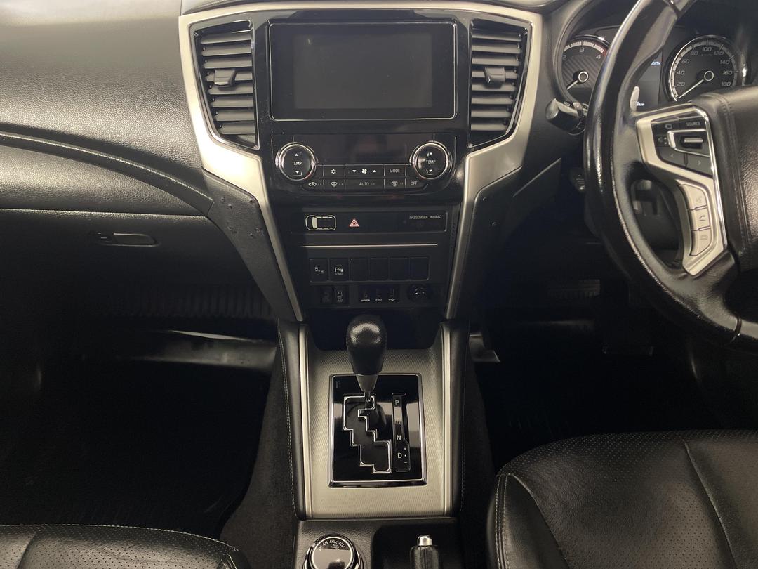 Photo '18' of Mitsubishi Triton