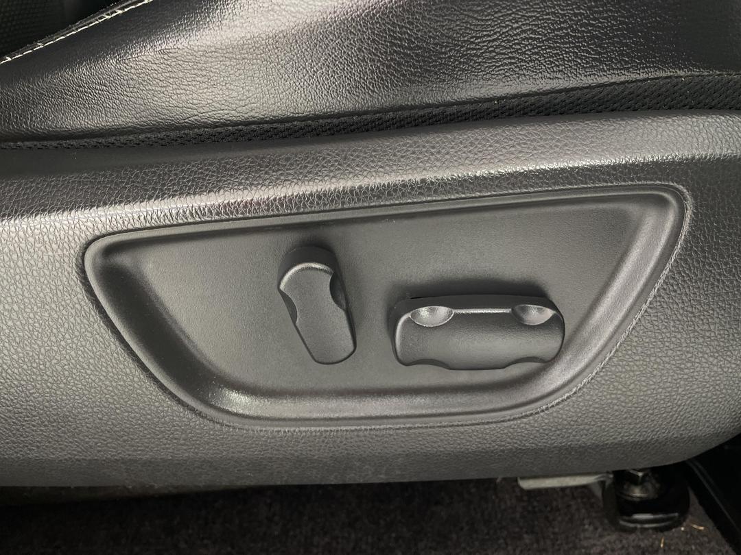 Photo '24' of Mitsubishi Triton