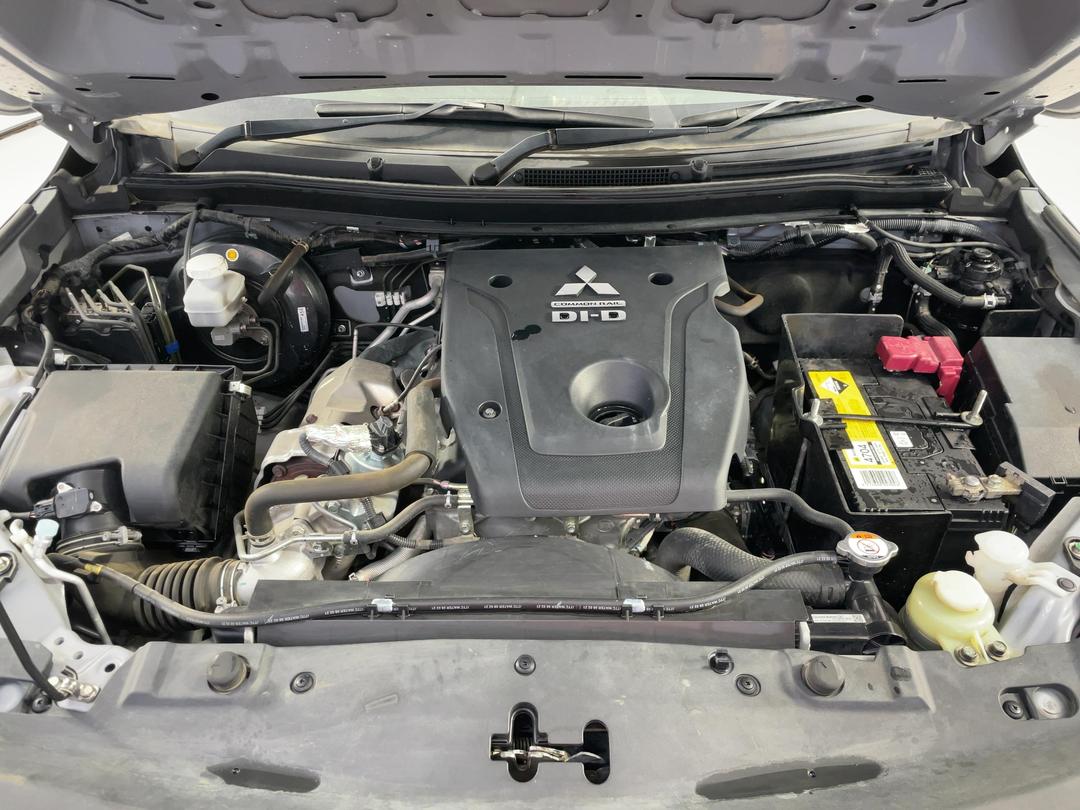 Photo '13' of Mitsubishi Triton