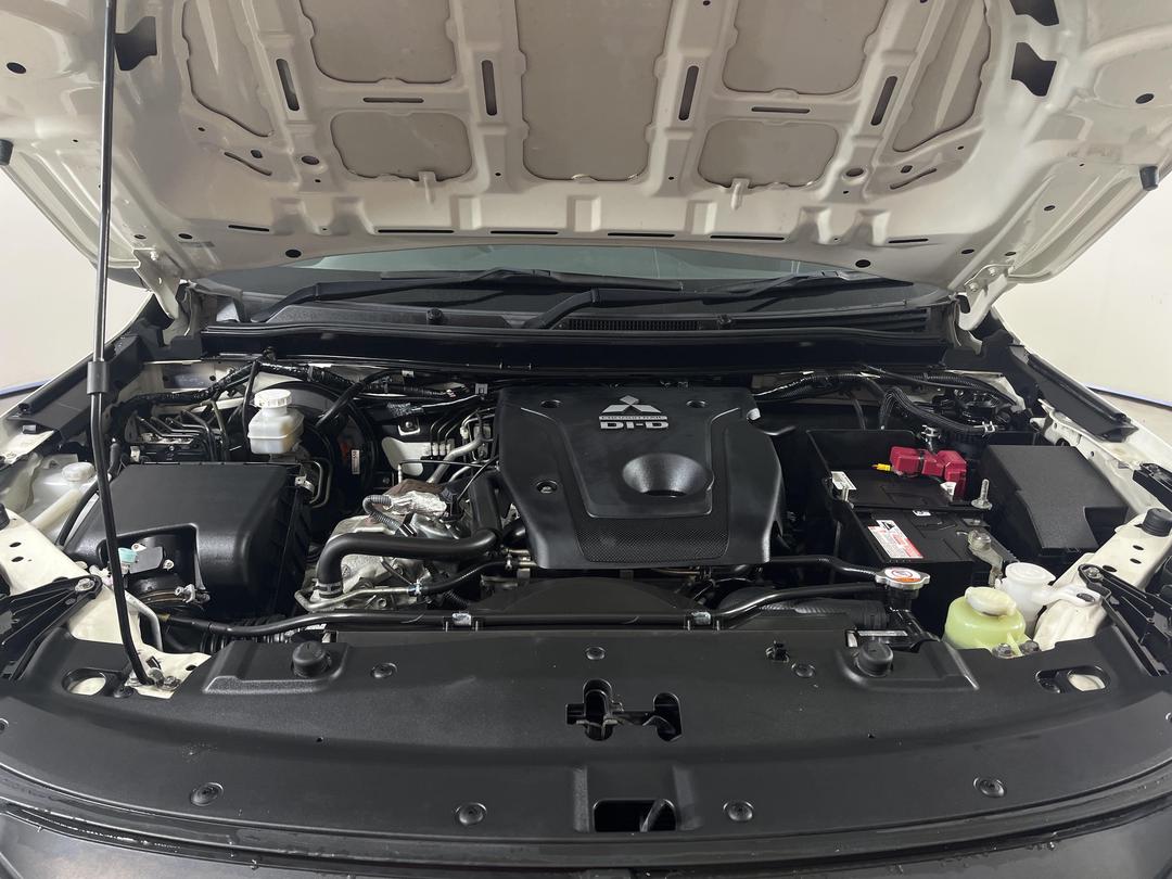 Photo '13' of Mitsubishi Triton