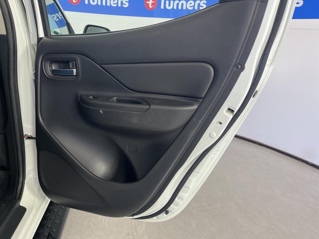 Photo '19' of Mitsubishi Triton