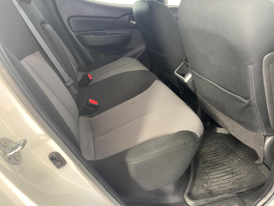 Photo '20' of Mitsubishi Triton