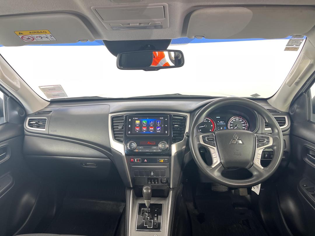 Photo '17' of Mitsubishi Triton