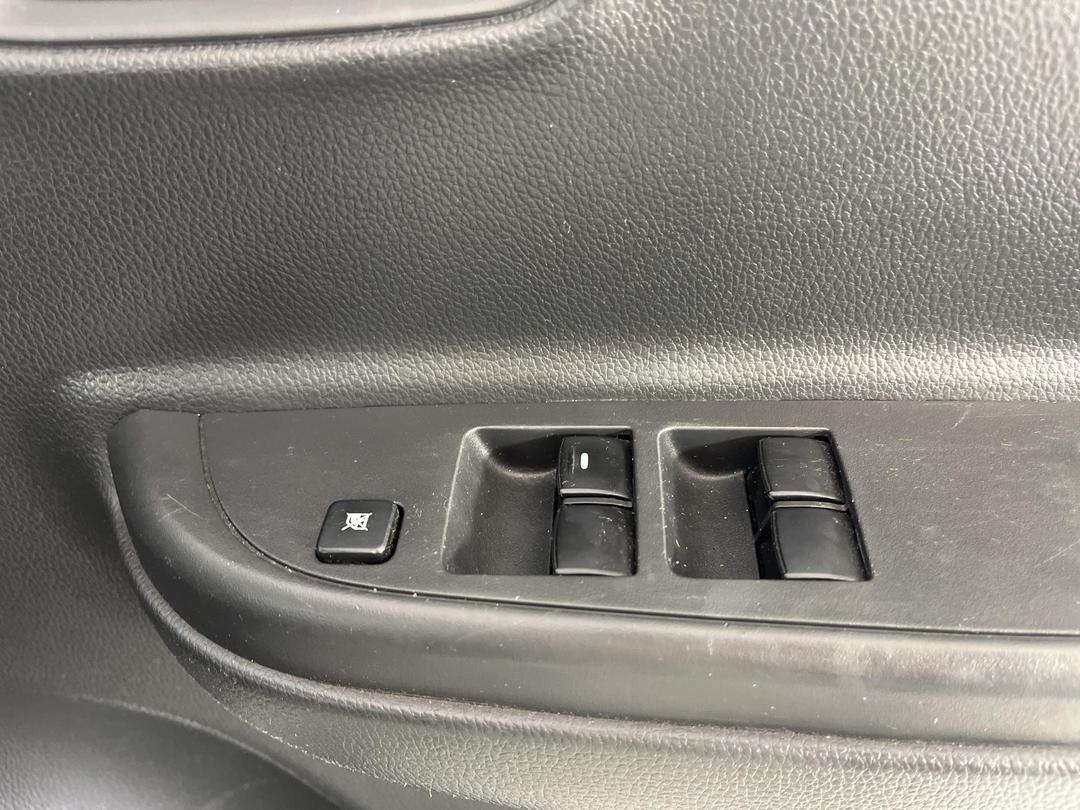 Photo '23' of Mitsubishi Triton