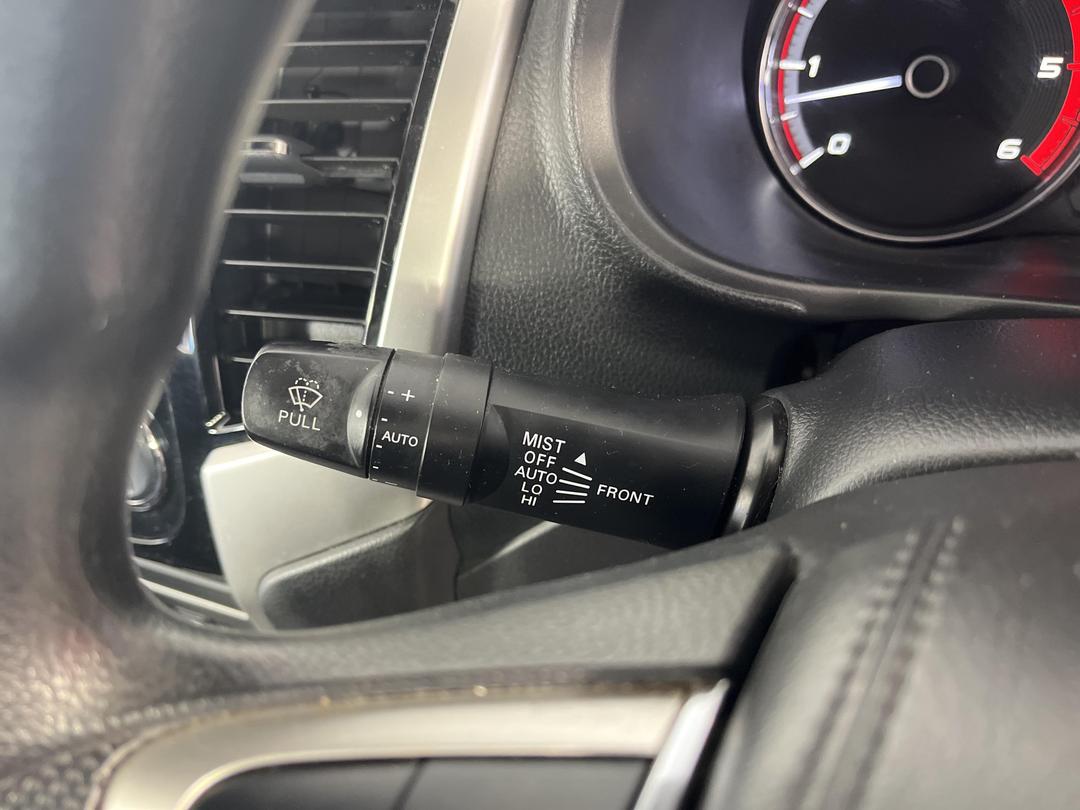 Photo '26' of Mitsubishi Triton