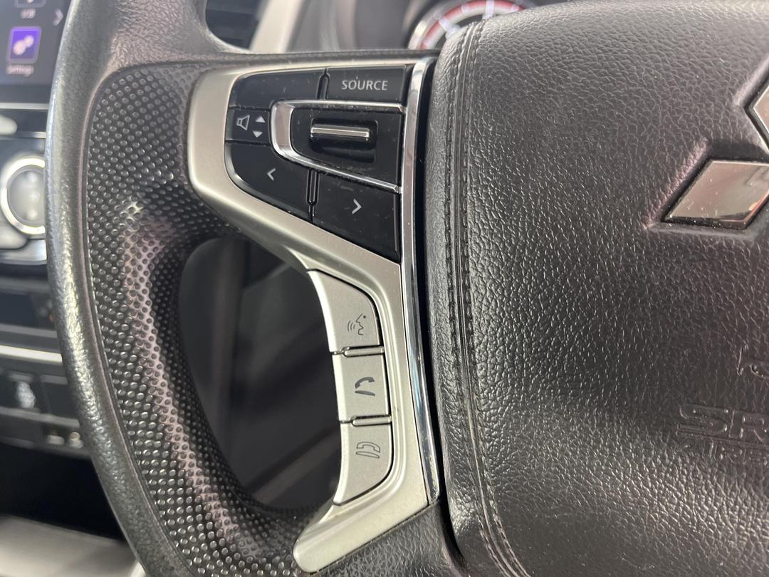 Photo '27' of Mitsubishi Triton