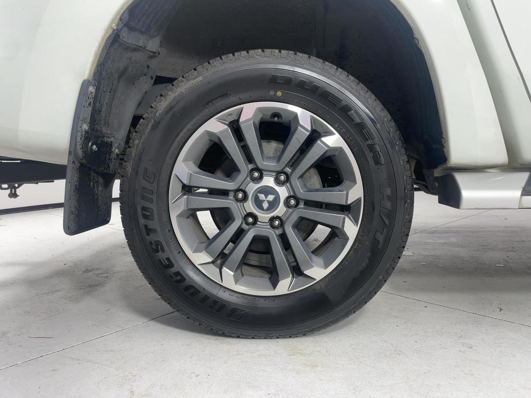 Photo '12' of Mitsubishi Triton