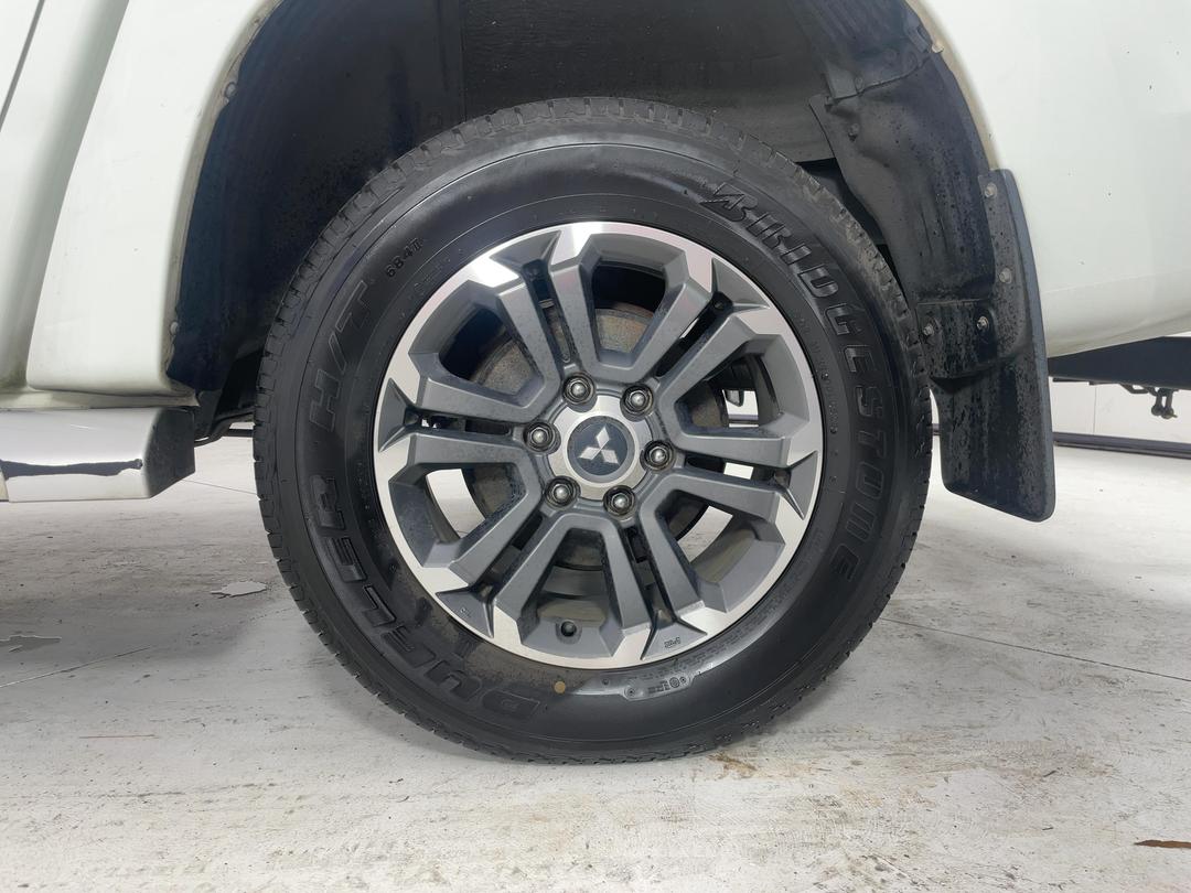 Photo '11' of Mitsubishi Triton