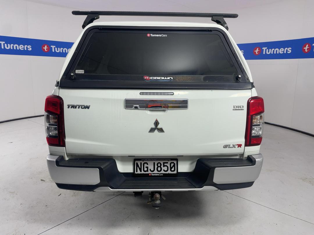 Photo '6' of Mitsubishi Triton
