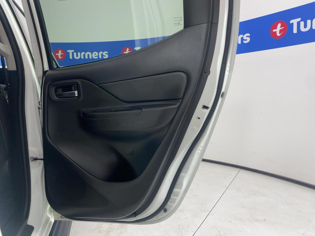 Photo '19' of Mitsubishi Triton