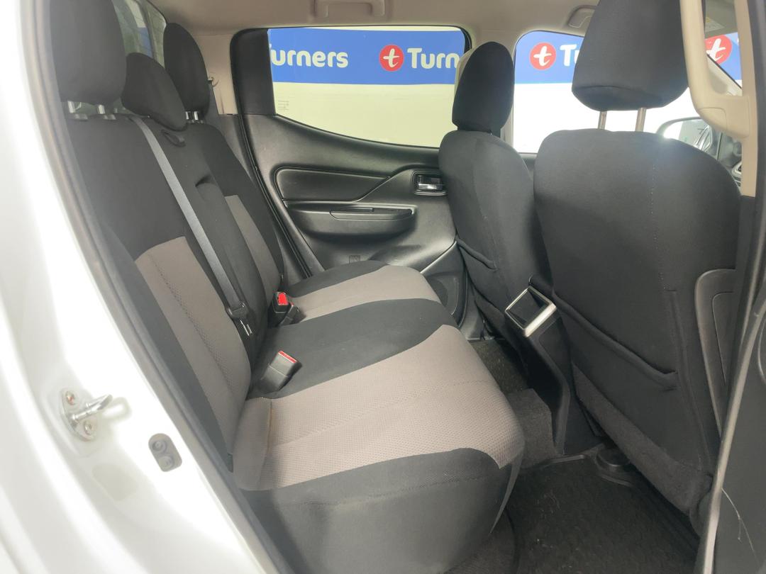 Photo '20' of Mitsubishi Triton