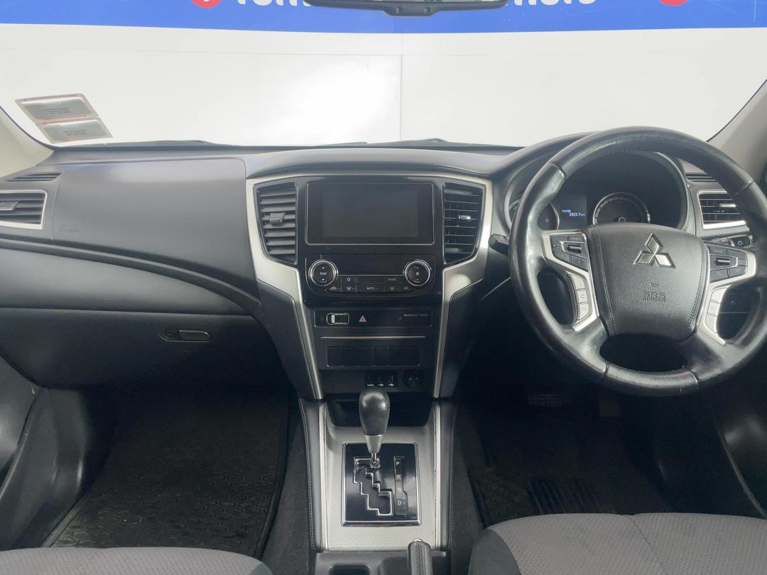 Photo '17' of Mitsubishi Triton