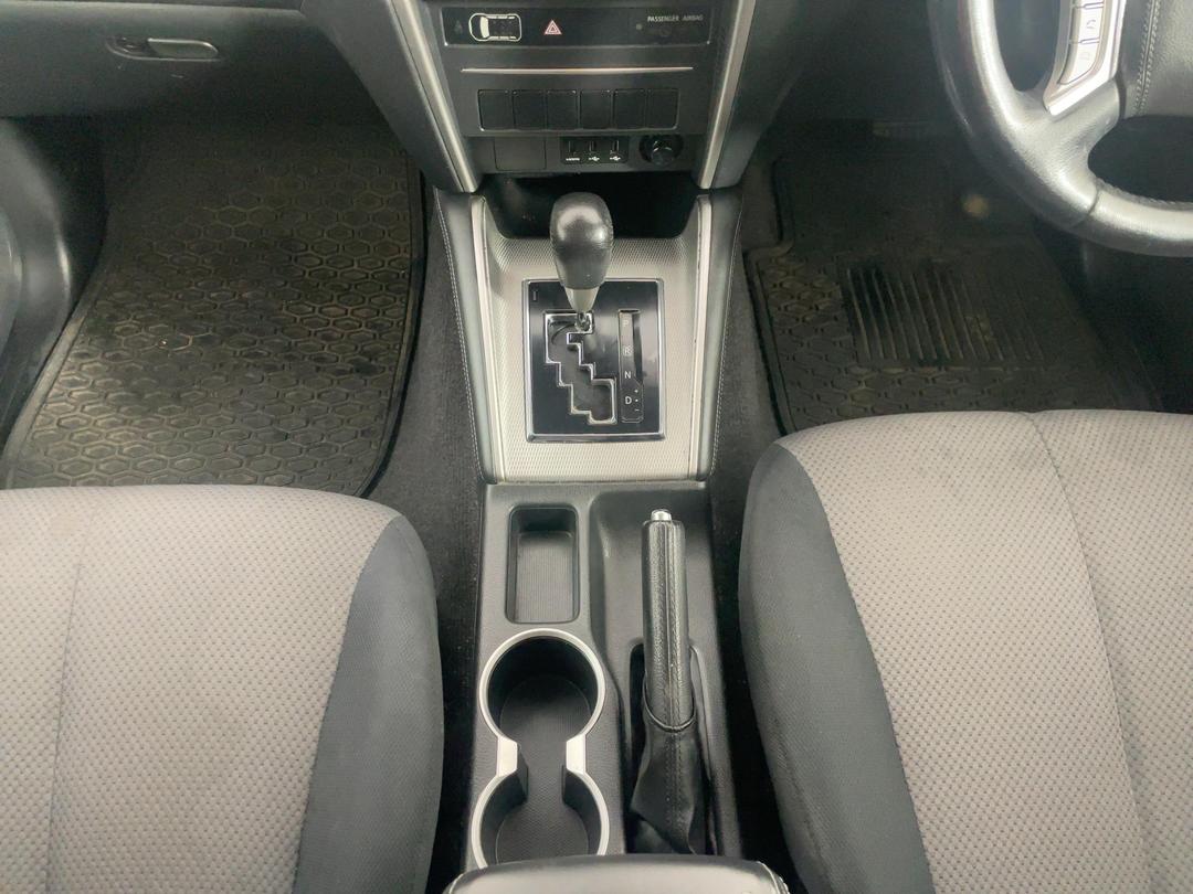 Photo '18' of Mitsubishi Triton