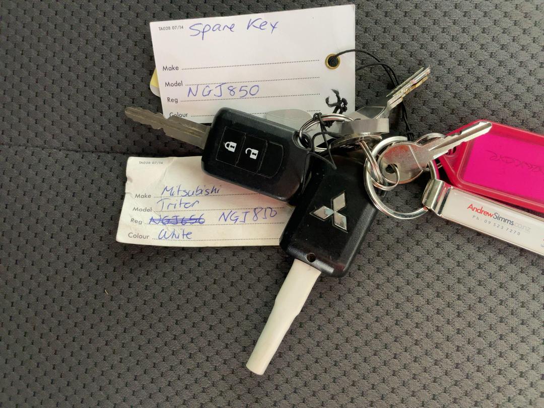 Photo '22' of Mitsubishi Triton