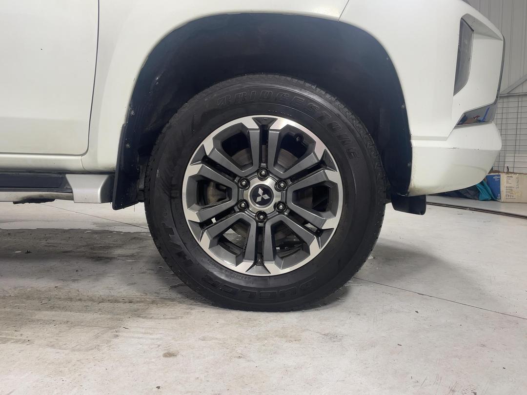 Photo '9' of Mitsubishi Triton