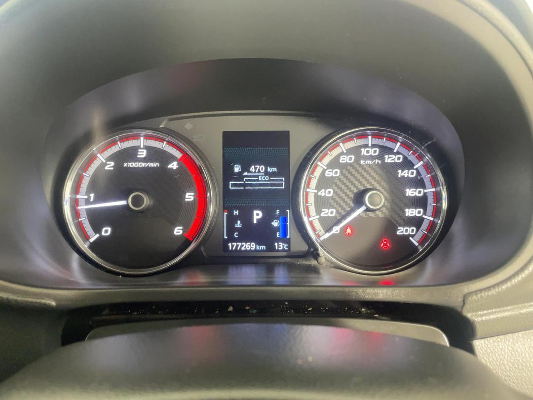 Photo '21' of Mitsubishi Triton