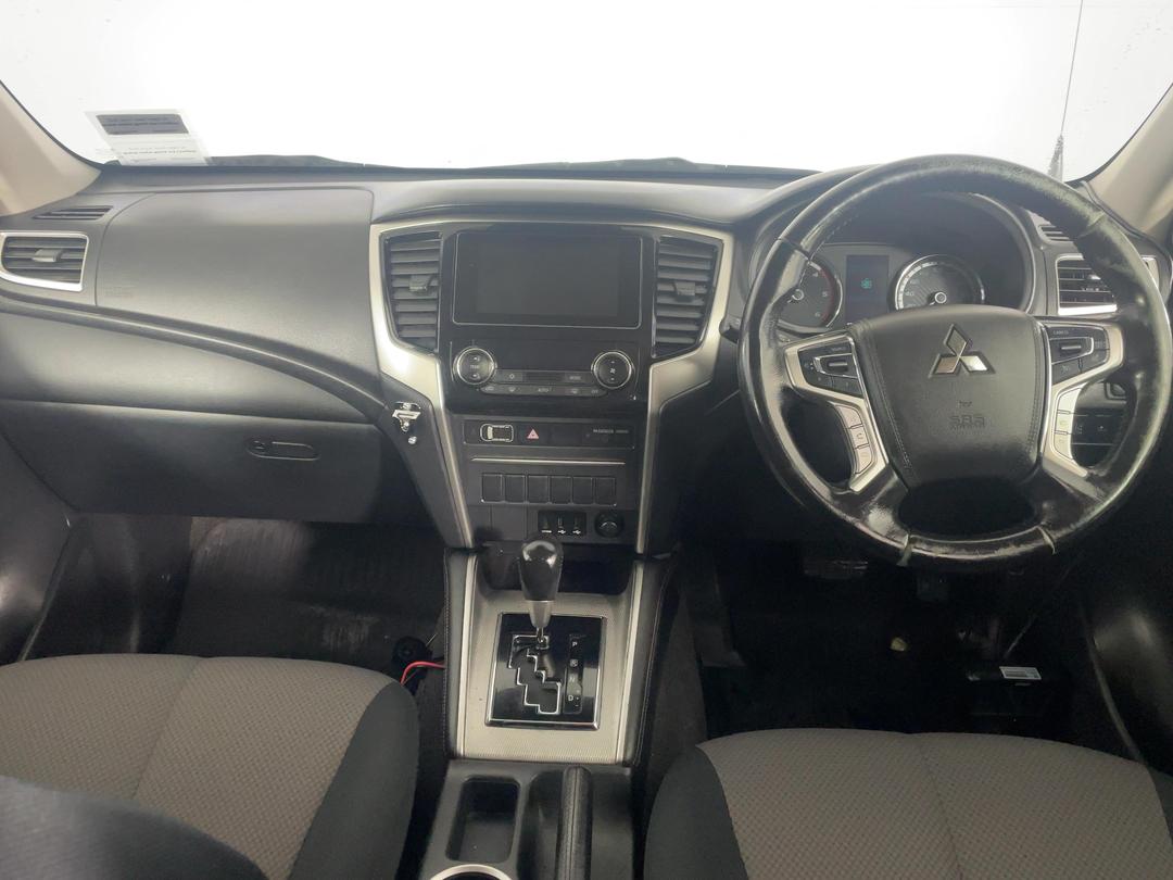 Photo '17' of Mitsubishi Triton