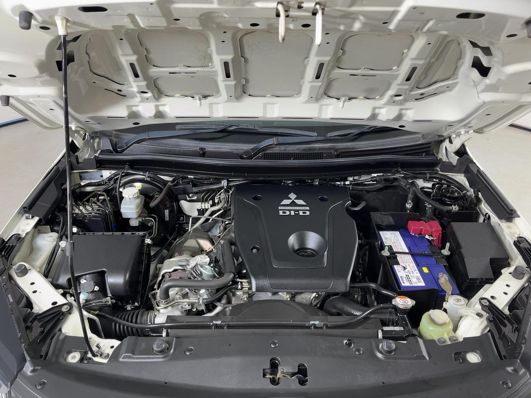 Photo '13' of Mitsubishi Triton