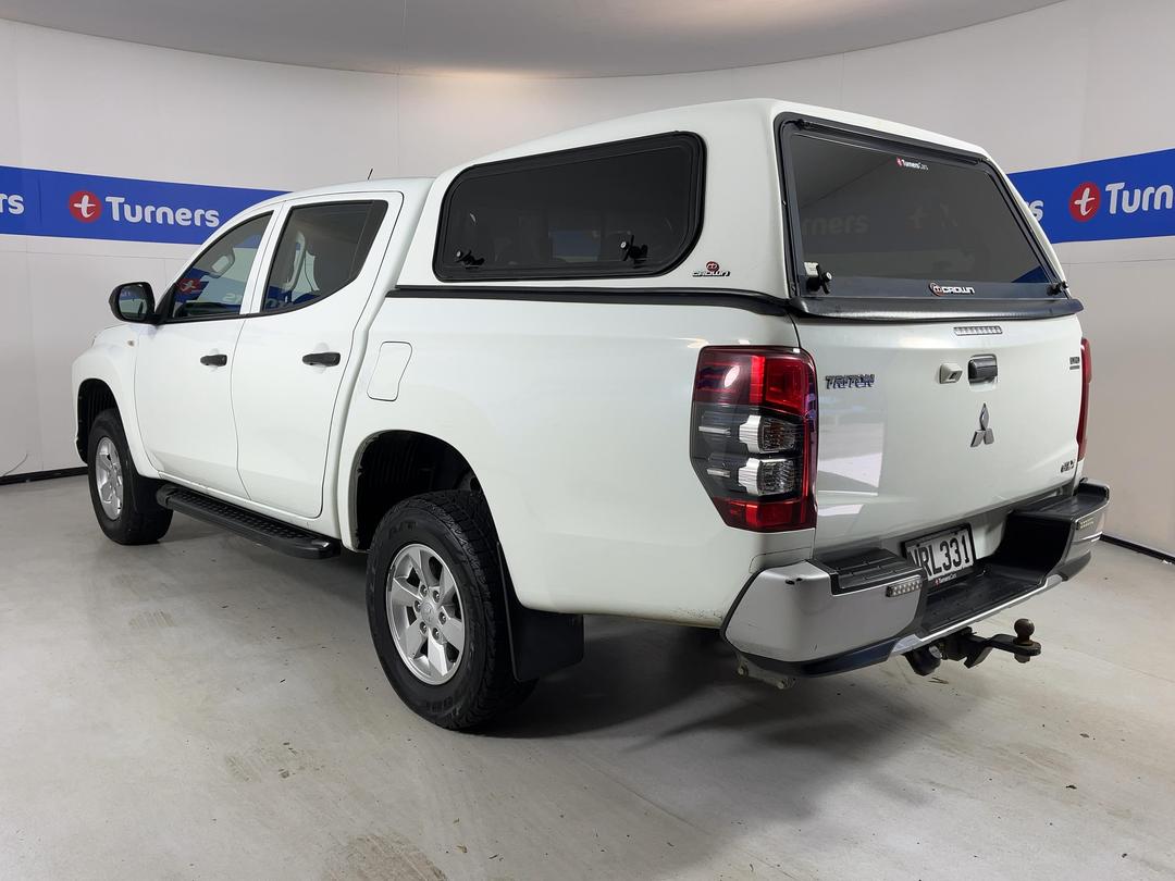 Photo '5' of Mitsubishi Triton
