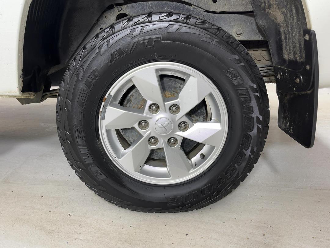 Photo '11' of Mitsubishi Triton