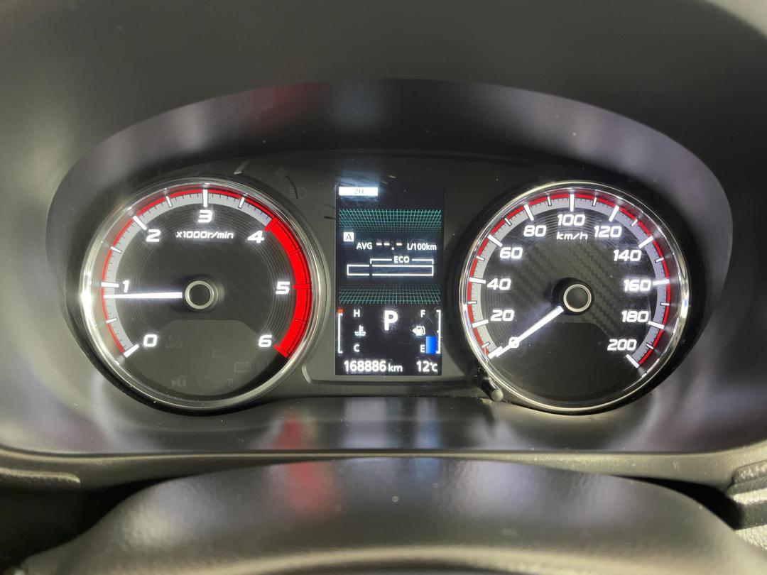 Photo '21' of Mitsubishi Triton