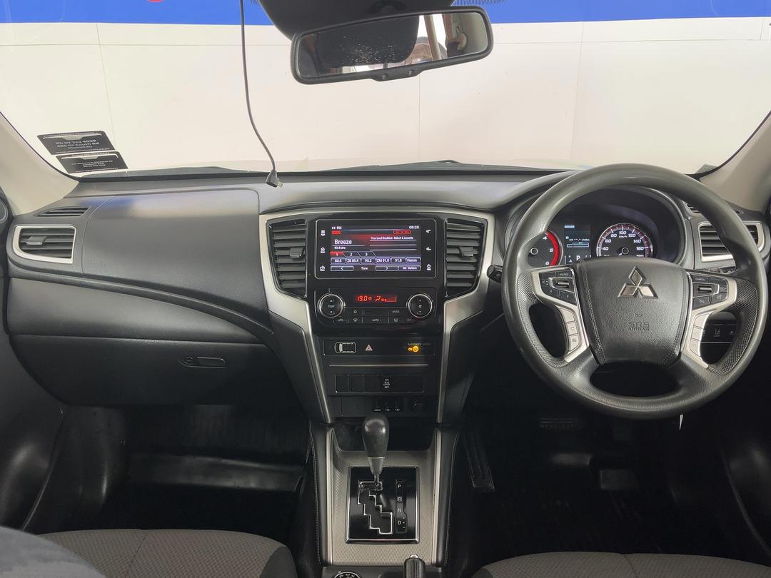 Photo '17' of Mitsubishi Triton