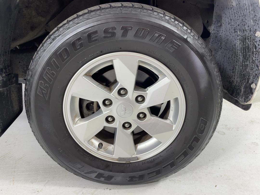 Photo '9' of Mitsubishi Triton