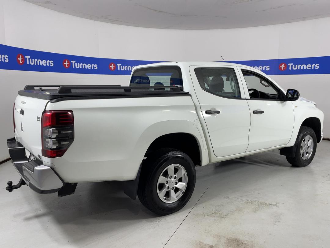 Photo '7' of Mitsubishi Triton