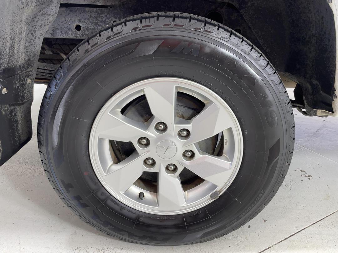 Photo '12' of Mitsubishi Triton