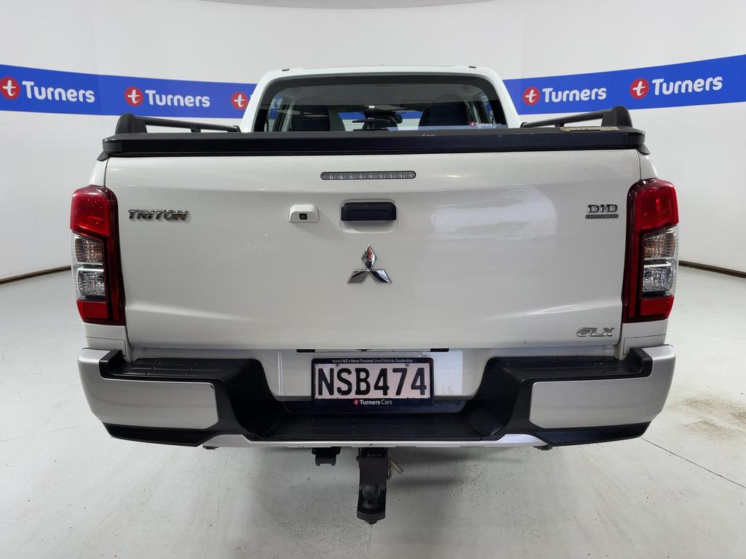 Photo '6' of Mitsubishi Triton