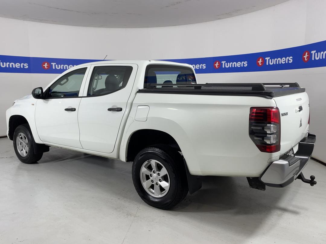 Photo '5' of Mitsubishi Triton