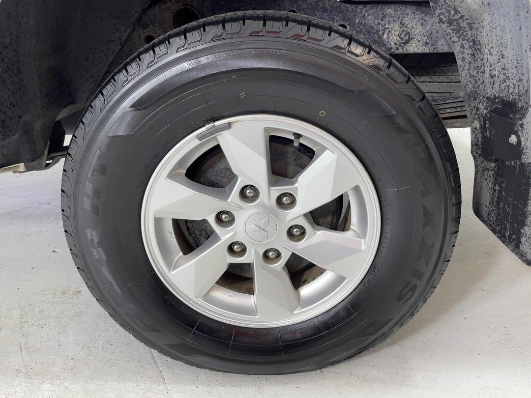 Photo '11' of Mitsubishi Triton