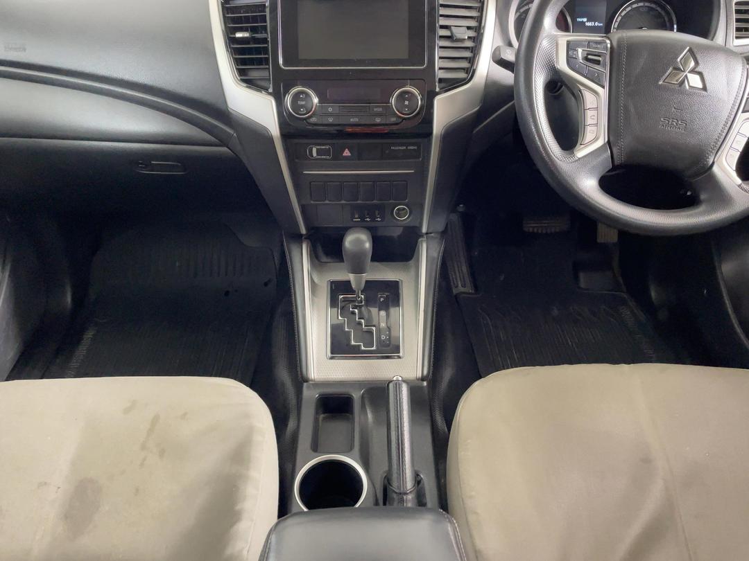 Photo '18' of Mitsubishi Triton