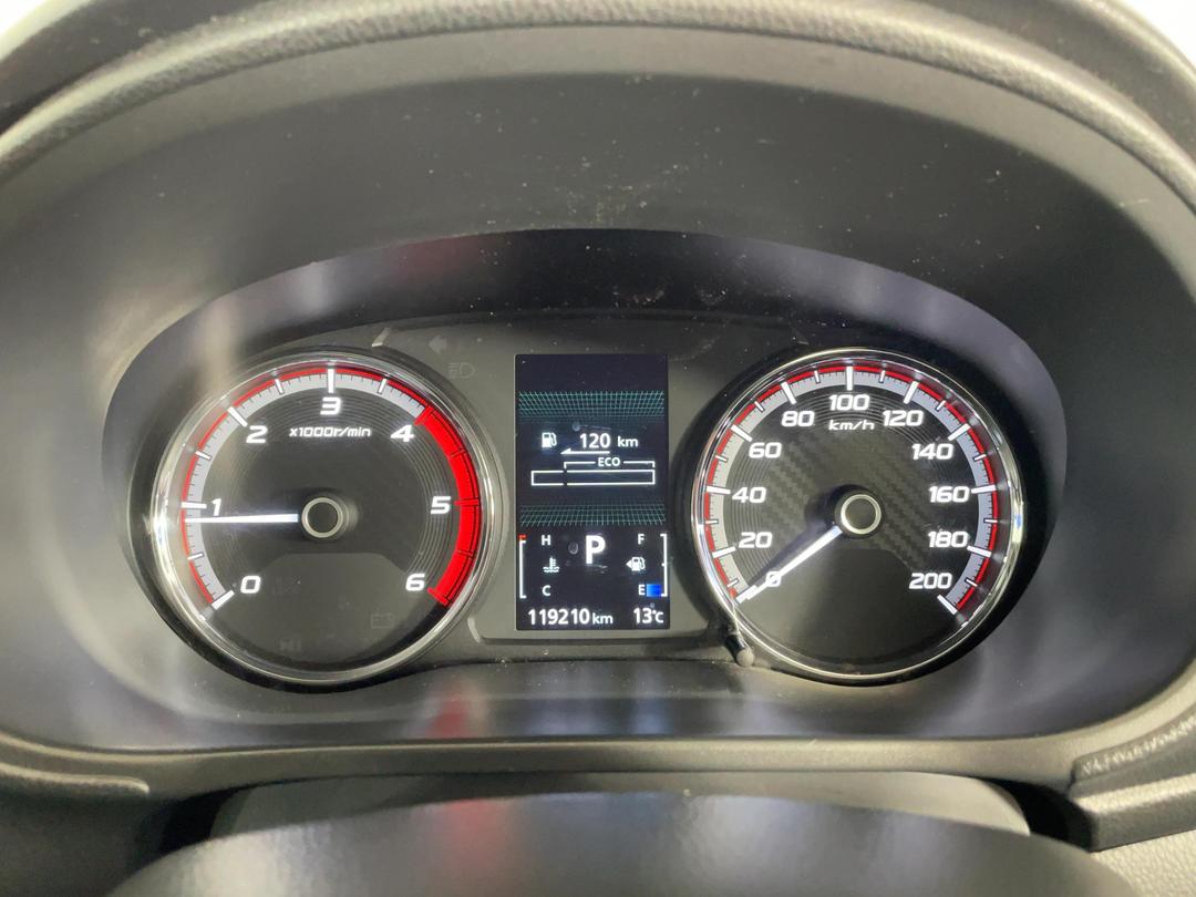 Photo '21' of Mitsubishi Triton