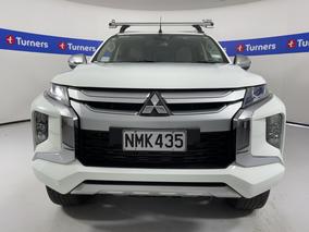 Photo '2' of Mitsubishi Triton