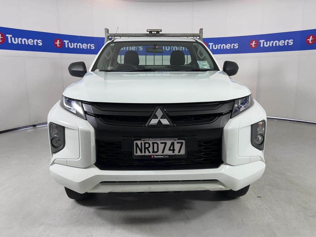 Photo '2' of Mitsubishi Triton