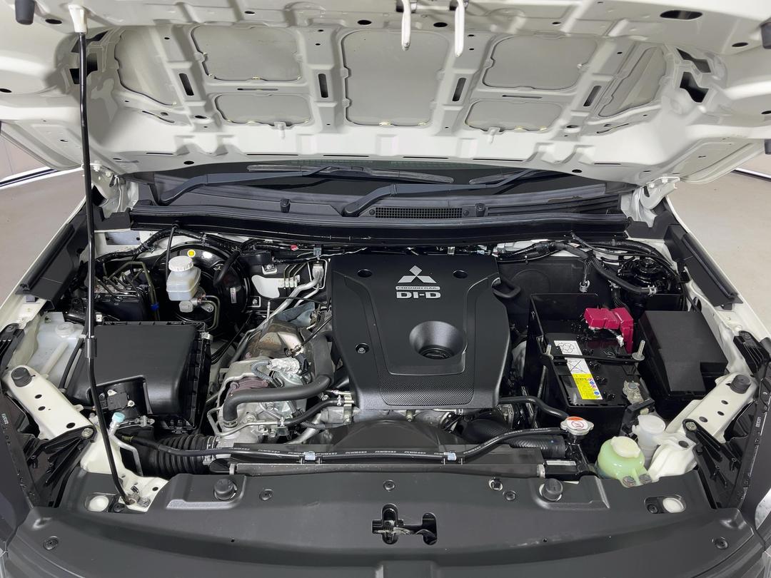 Photo '13' of Mitsubishi Triton