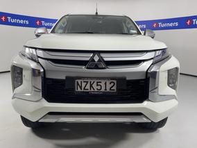 Photo '2' of Mitsubishi Triton