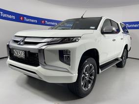 Photo '4' of Mitsubishi Triton
