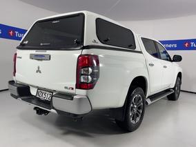Photo '7' of Mitsubishi Triton