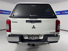 Photo '6' of Mitsubishi Triton