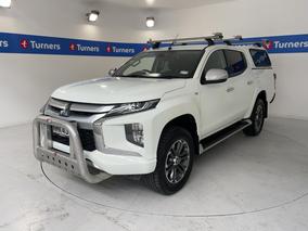 Photo '4' of Mitsubishi Triton