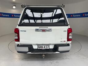 Photo '6' of Mitsubishi Triton